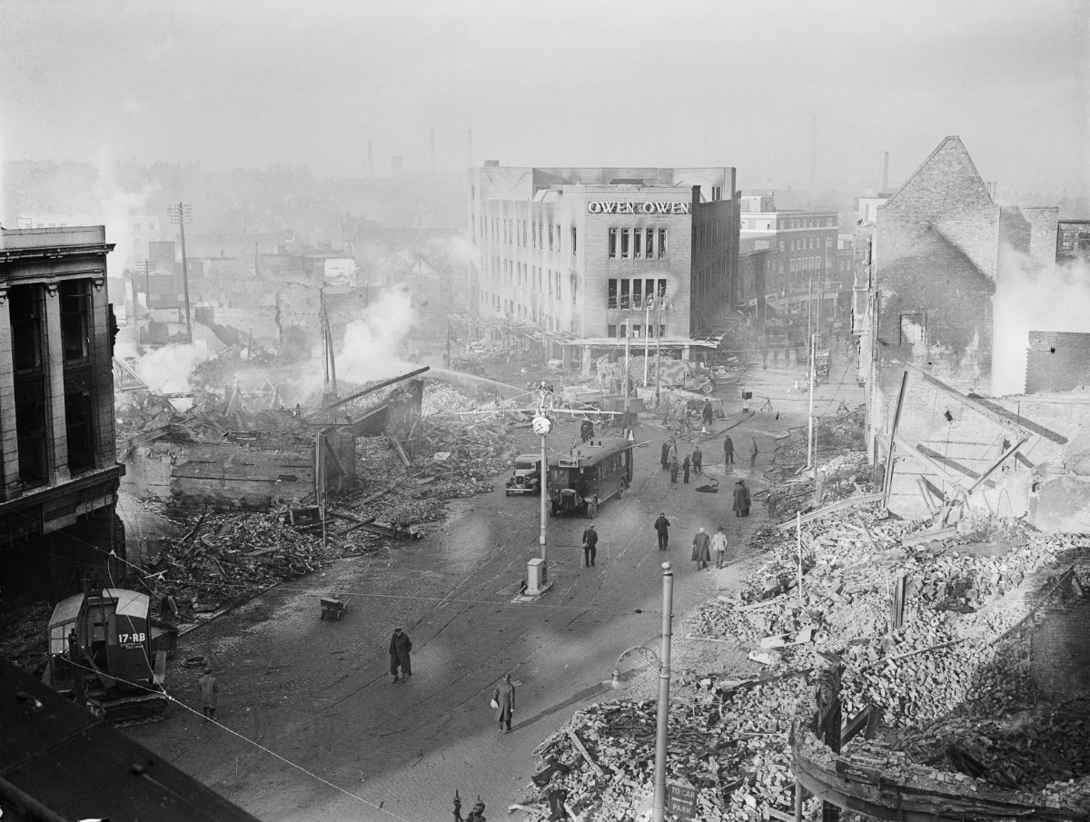 Broadgate, au cœur de Coventry, dévasté par le raid allemand des 14 et 15 novembre 1940.