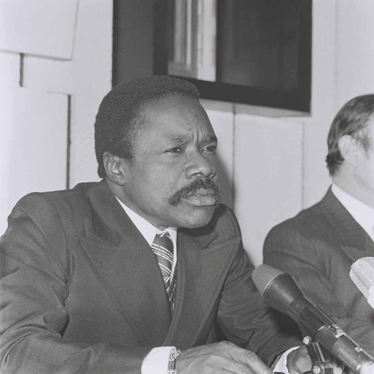 Omar Bongo, président du Gabon, lors d'une conférence de presse officielle en mai 1973.