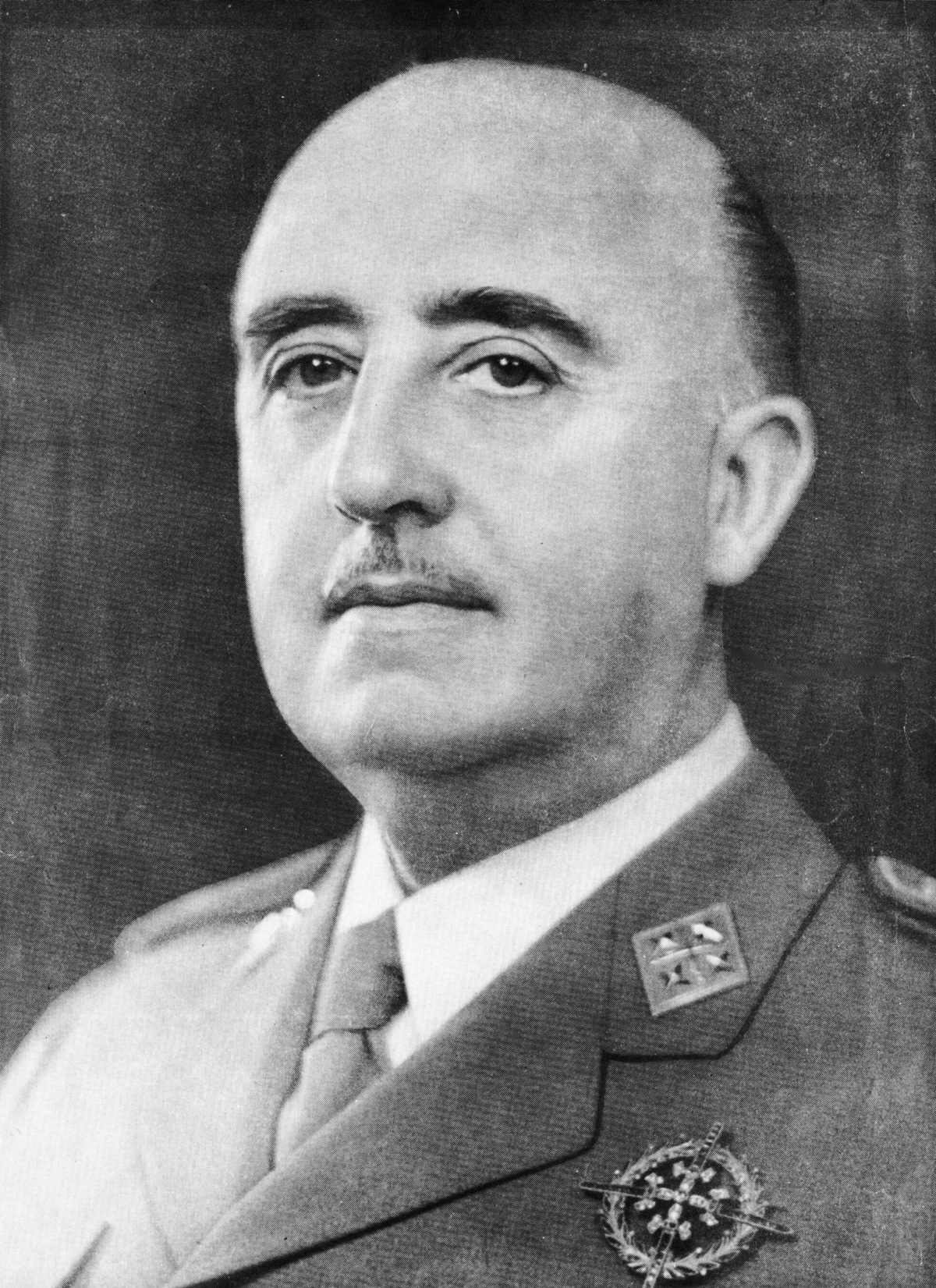 Portrait officiel du général Francisco Franco en uniforme, chef de l'État espagnol de 1939 à 1975.