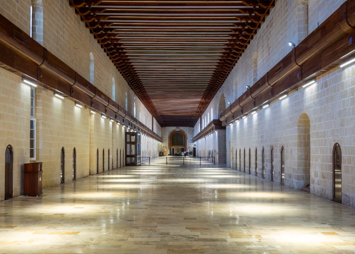 La Grande Salle de la Sacrée Infirmerie des Hospitaliers, à La Valette, longue de plus de cent mètres.