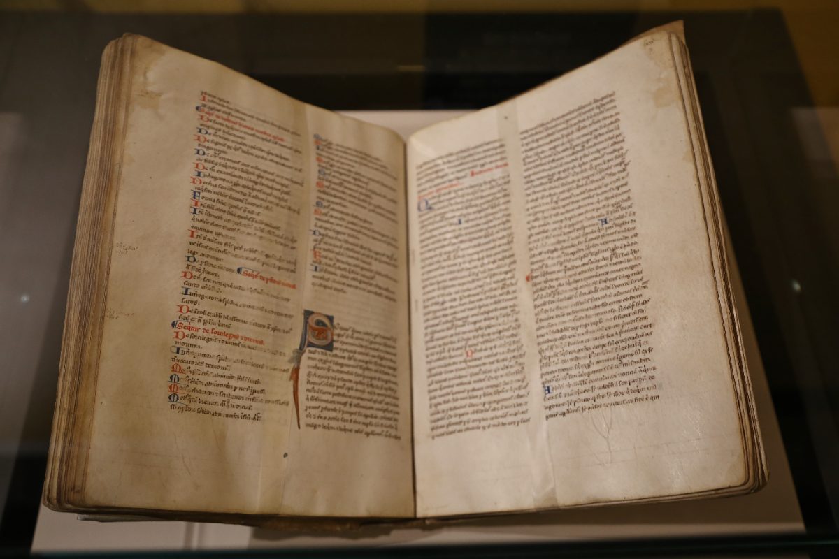 Le manuel d'inquisiteur écrit par Bernard Gui à Toulouse, manuscrit sur parchemin du XIVe siècle.
