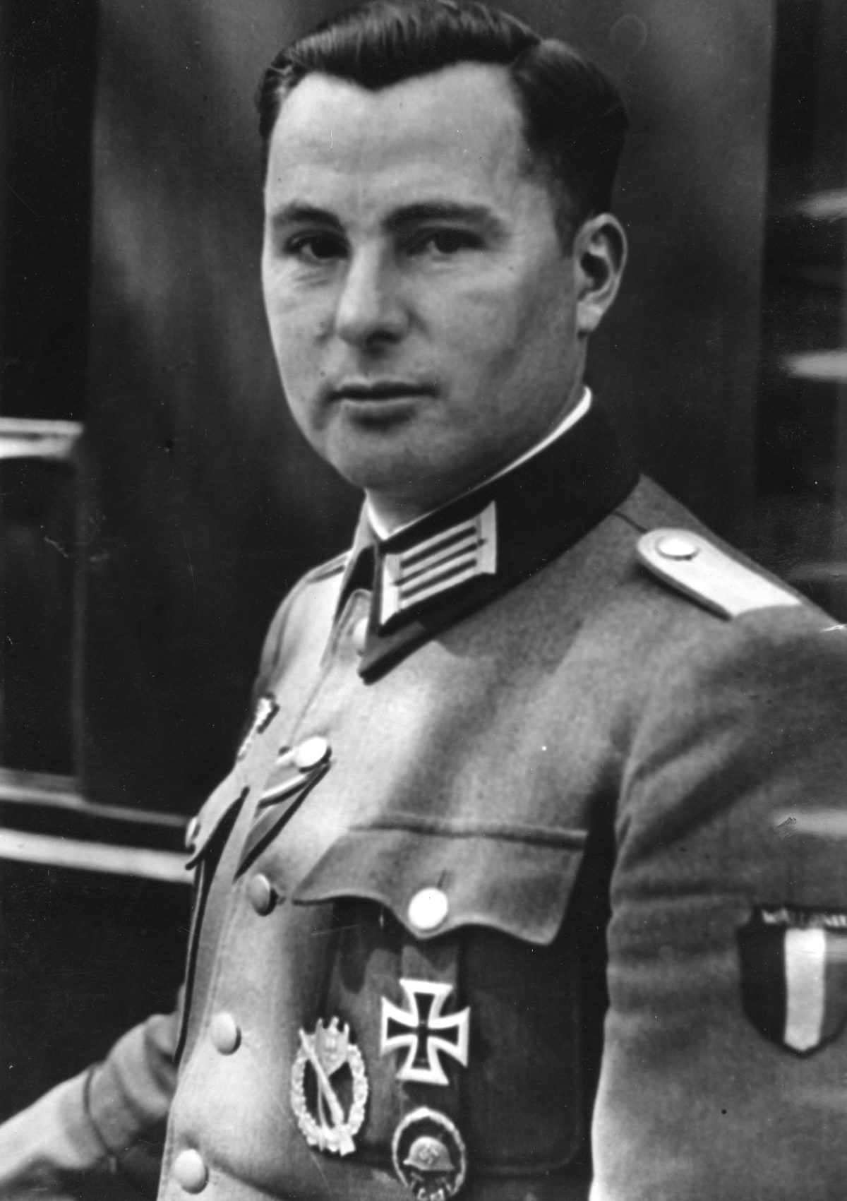 Léon Degrelle en uniforme, portrait de propagande réalisé en 1943 pendant la collaboration.