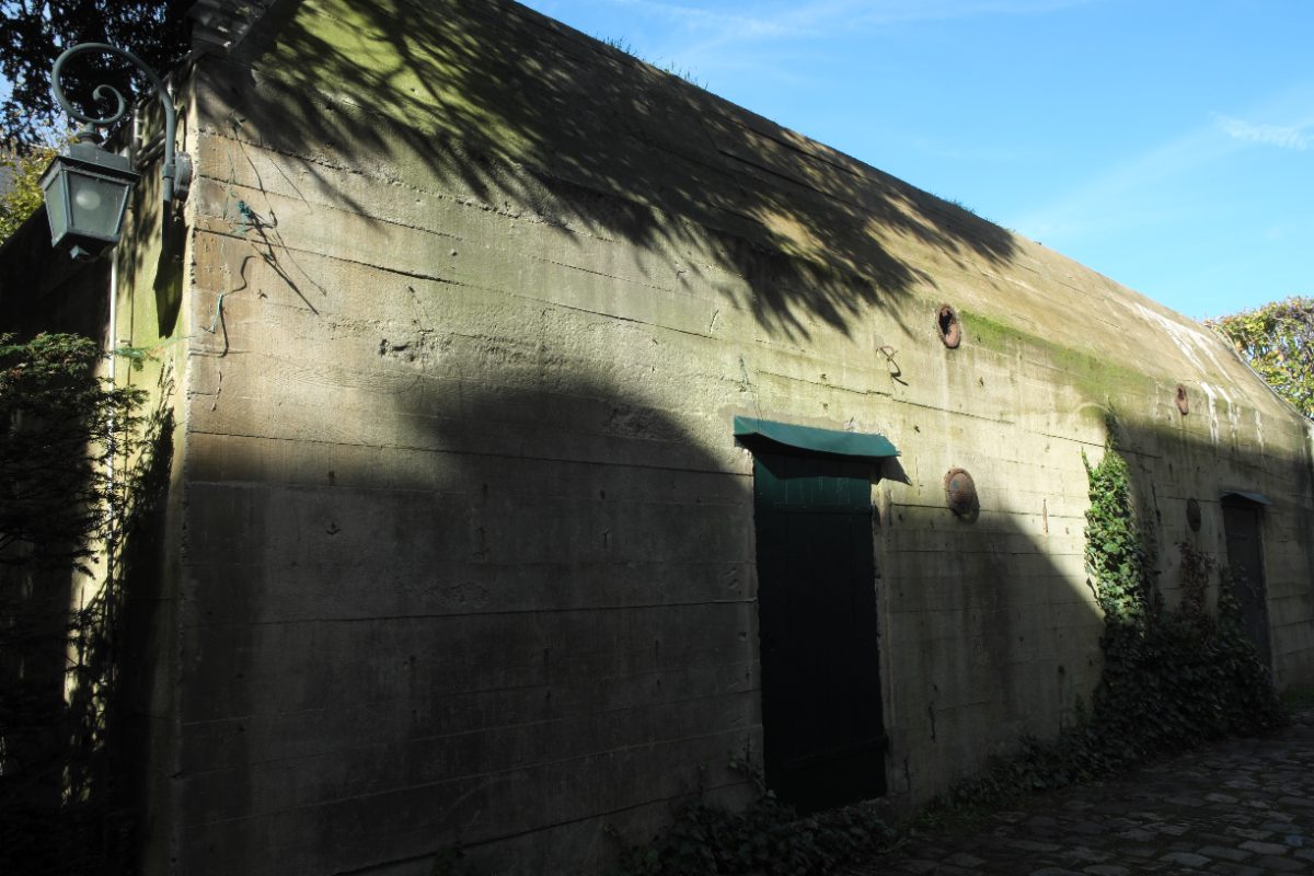 Bunker allemand encore debout dans le parc du château de Saint-Germain-en-Laye, siège de l’Ob West.
