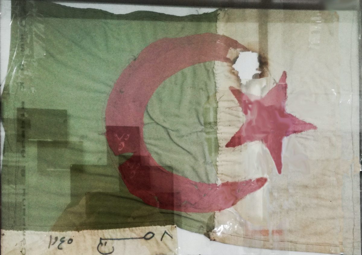 Le drapeau vert et blanc déployé par Saâl Bouzid lors de la manifestation de Sétif, le 8 mai 1945.