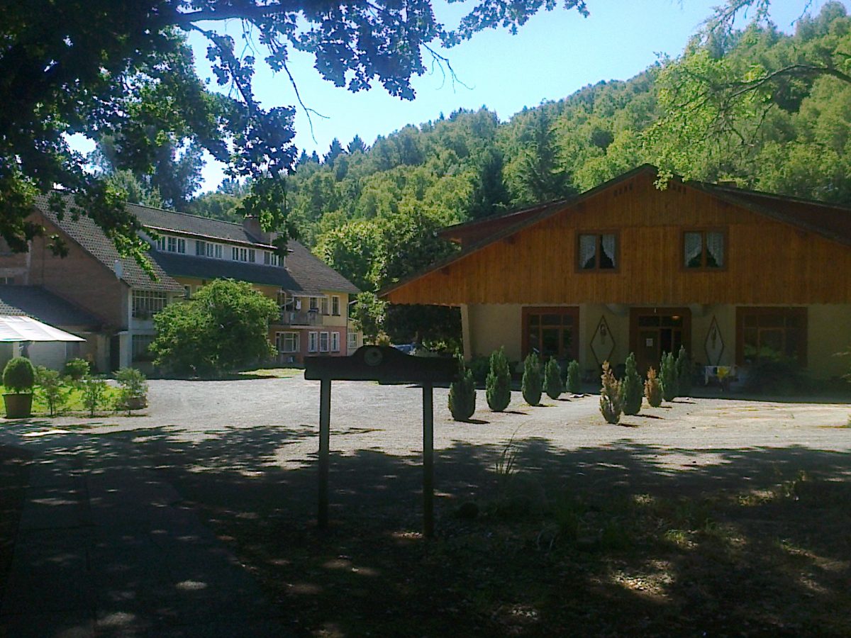 Les bâtiments de style bavarois de Villa Baviera, ancienne Colonia Dignidad, près de Parral au Chili.